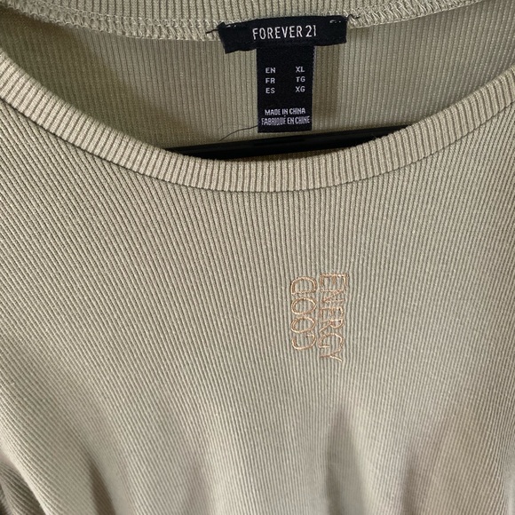 Forever 21- sweater - Picture 7 of 9